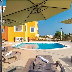 https://lotuspoolapart.in-istria.net
